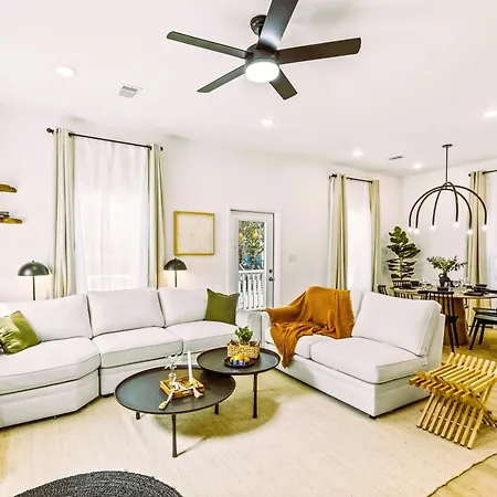 Galveston Retreat-Walk To Beach, Dog-Friendly Yard